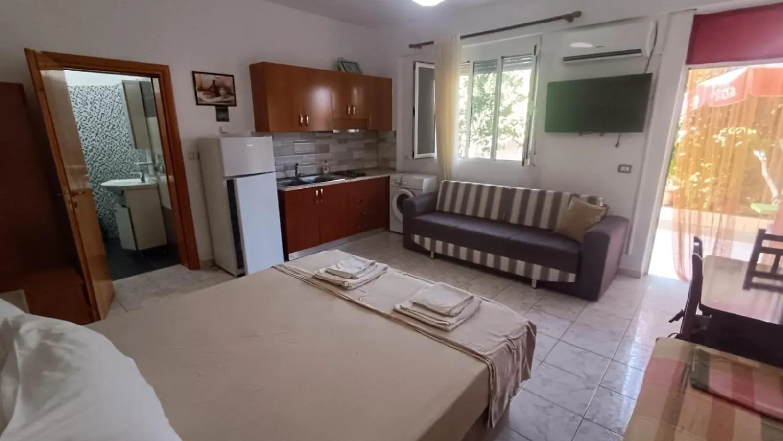 Apartments Rudi Orikum Albania