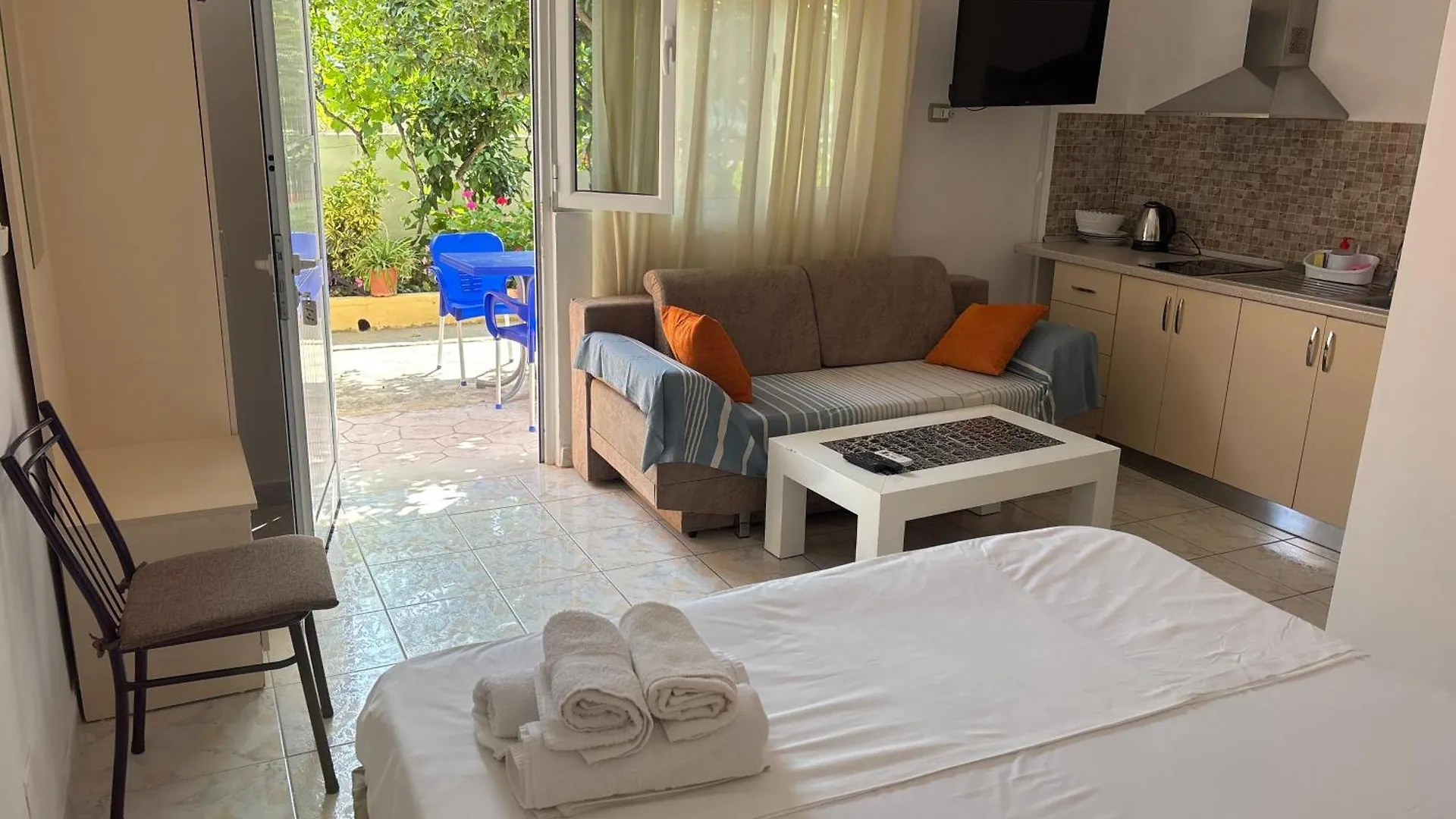 Apartments Rudi Orikum Albania